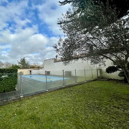 Comfortable In A With Pool Appartement La Rochelle (Charente-Maritime)