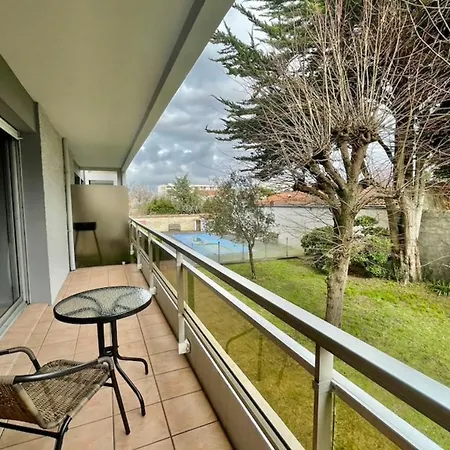 Comfortable In A With Pool * La Rochelle (Charente-Maritime)