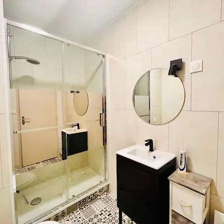 Comfortable In A With Pool Appartement